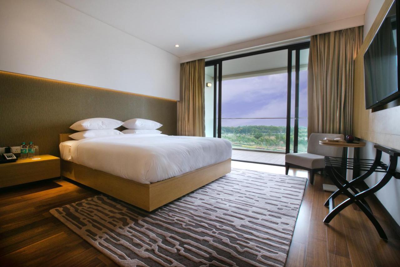 Blvd Club - Near Bengaluru Airport Hotel Settahalasūr Eksteriør billede