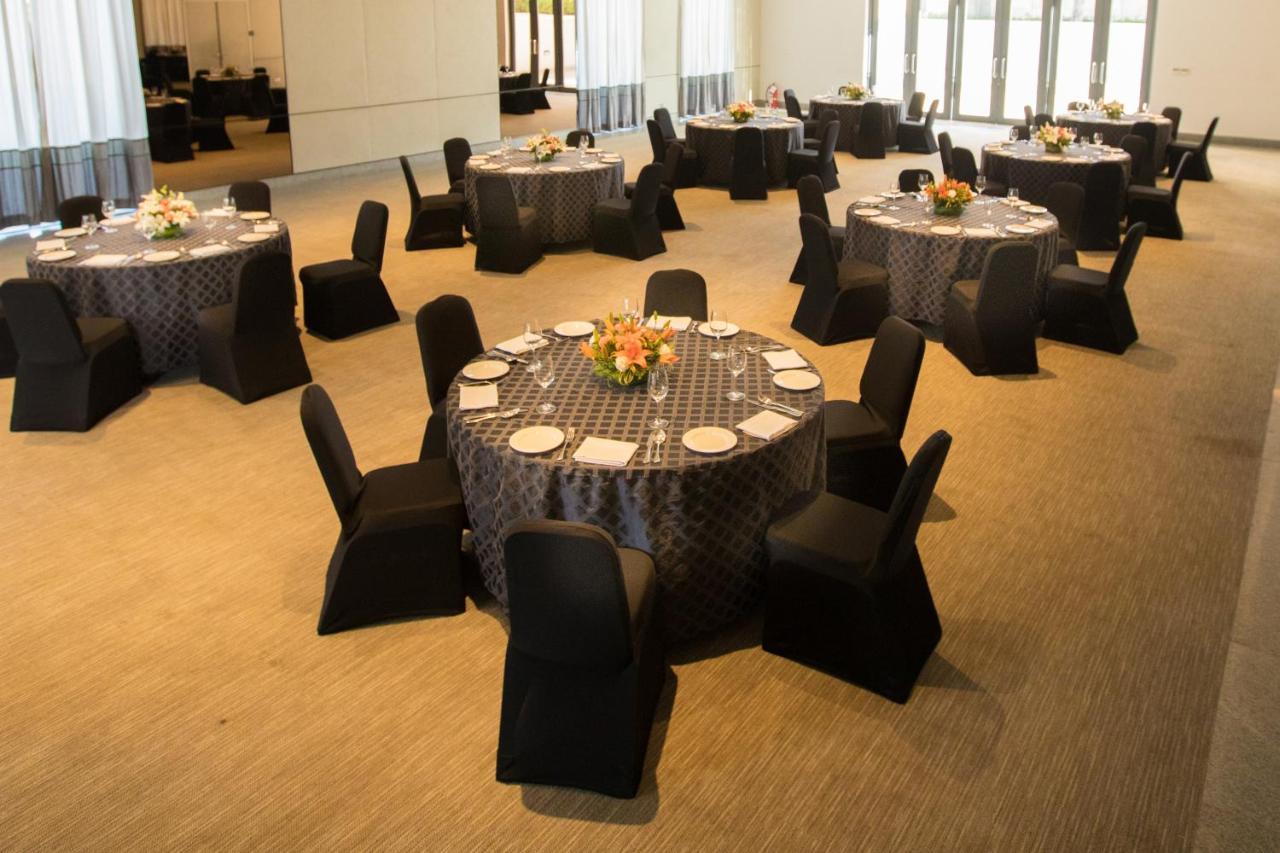 Blvd Club - Near Bengaluru Airport Hotel Settahalasūr Eksteriør billede